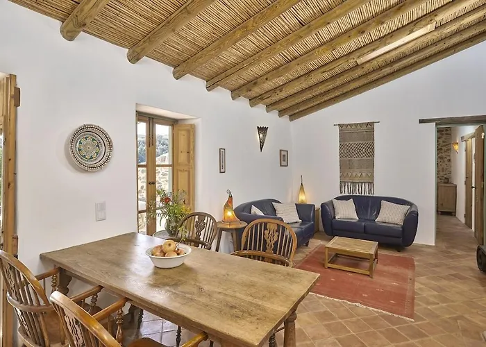 Andorinha House, Callebanda Barracol