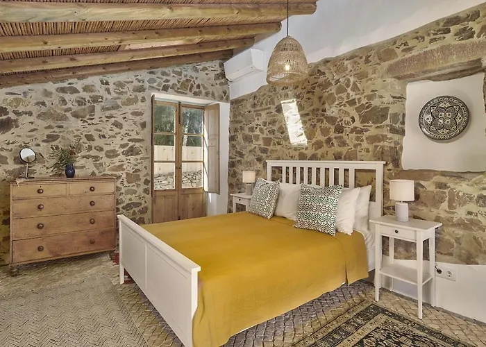 Andorinha House, Callebanda Barracol *