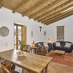 Andorinha House, Callebanda Barracol