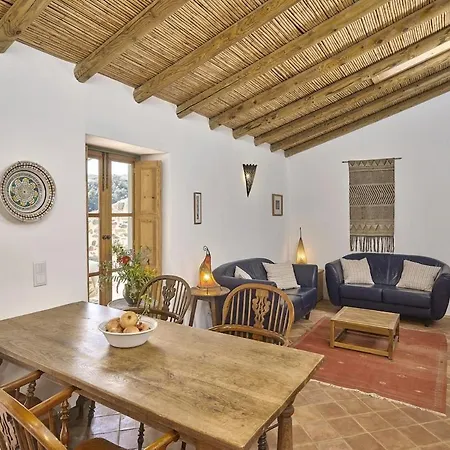 Andorinha House, Callebanda Barracol
