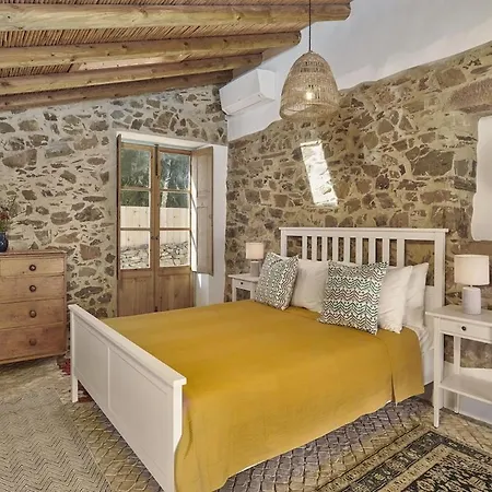 Andorinha House, Callebanda Barracol *